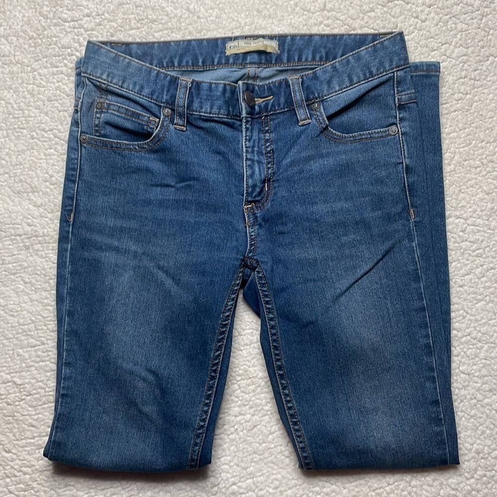 Free People Denim Jeans Dark Wash busted, knees size 25 - Picture 3 of 8